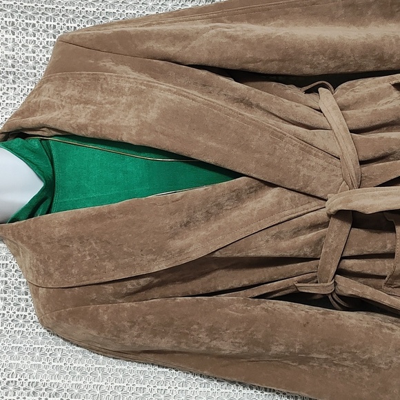 Elegant Brown Suede Jacket - Picture 2 of 16